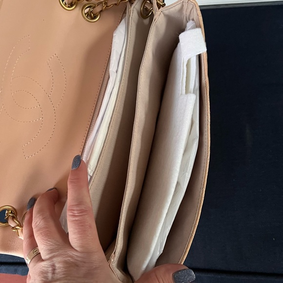 ❤️‍🔥CHANEL ❤️‍🔥QUILTED CRINKLED PATENT LEATHER CLASSIC JUMBO SINGLE FLAP BAG - Picture 9 of 15